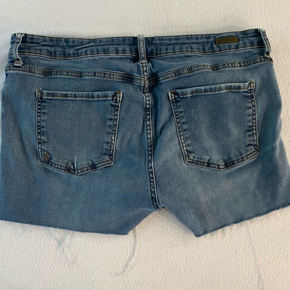 Kut from the Kloth Blue Jean Shorts Classic Cut-Off Style - Picture 2 of 11